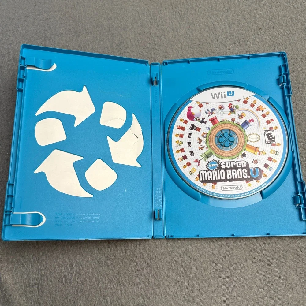 New Super Mario Bros. U Nintendo Wii U Video Game WUP-P-ARPE-USA 2012 Platformer